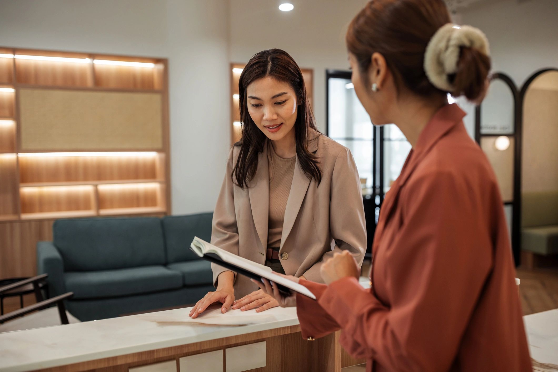 Premium travel concierge assisting a customer with smile trip planning